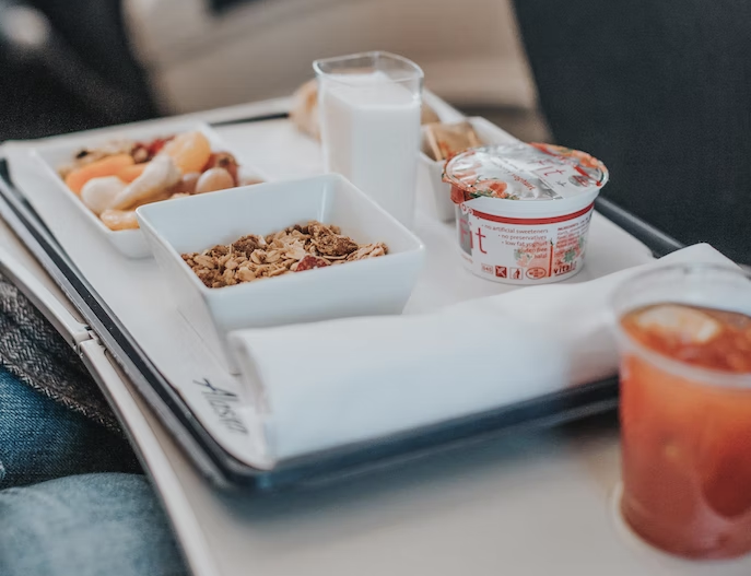 Завтрак в самолёте иногда похож на завтрак в некоторых отелях