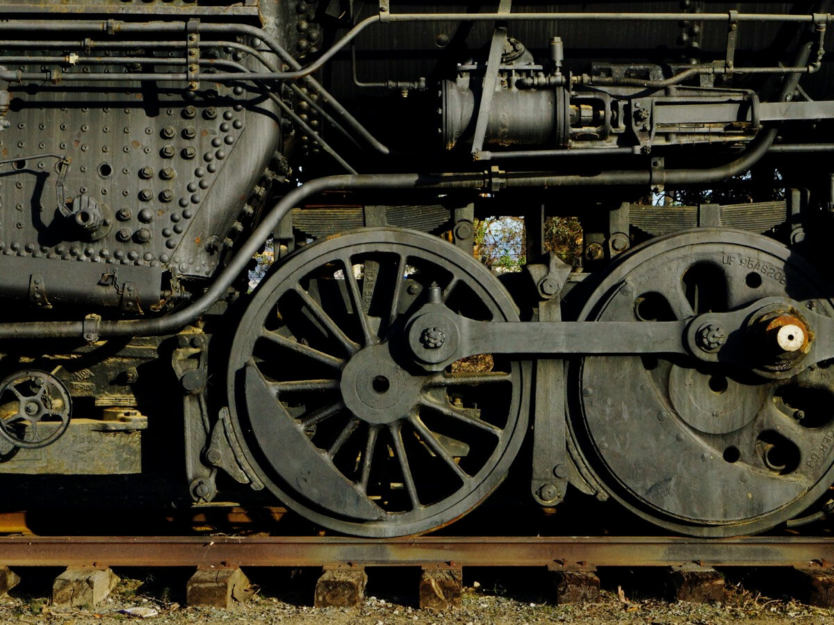 Гостям музея предлагается прокатиться в вагоне старинного поезда и на экскурсионных ретросоставах.