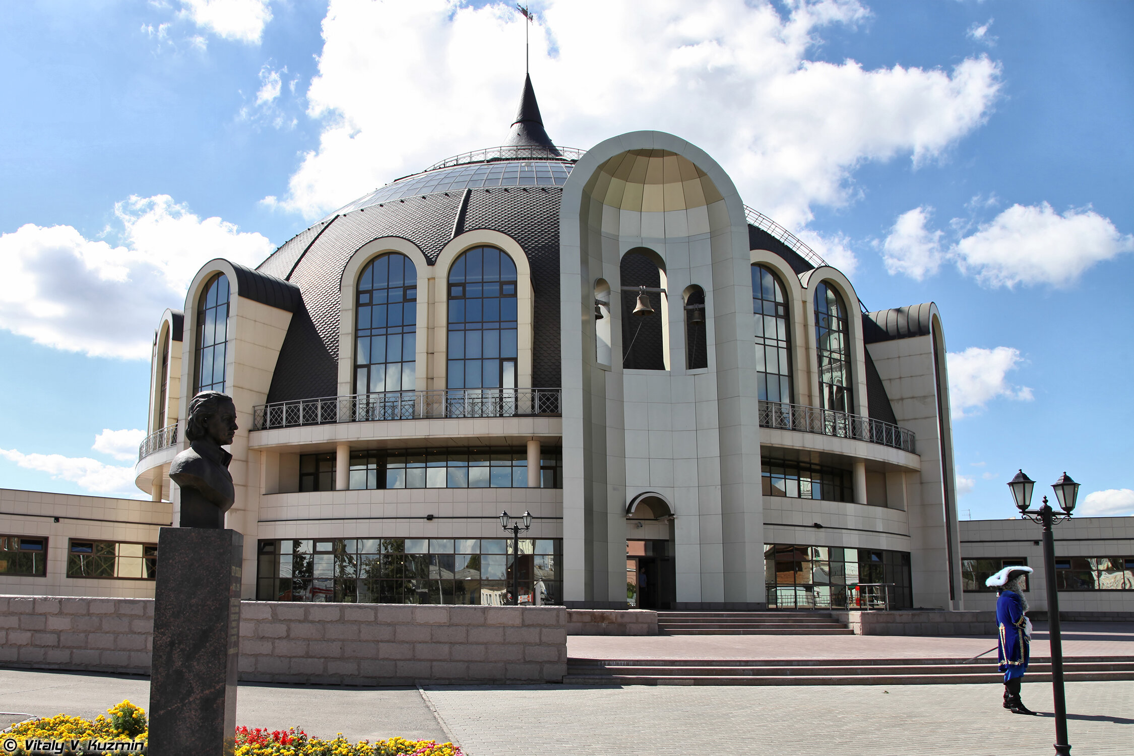 В 2012 году музей получил новое здание в форме русского шлема-шишака.