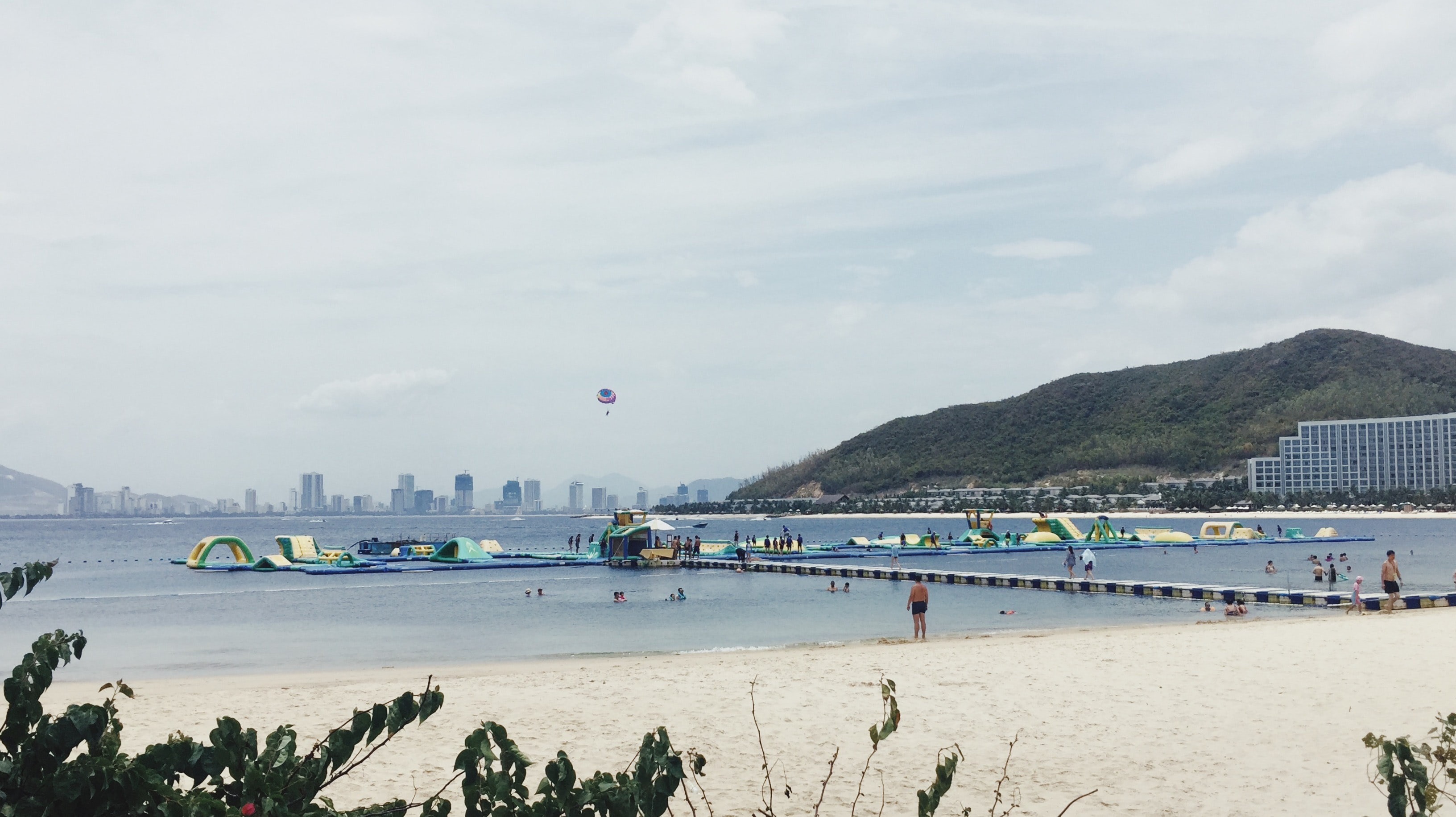 Среди курортов Вьетнама в октябре дешевле всего отдыхать в Нячанге.