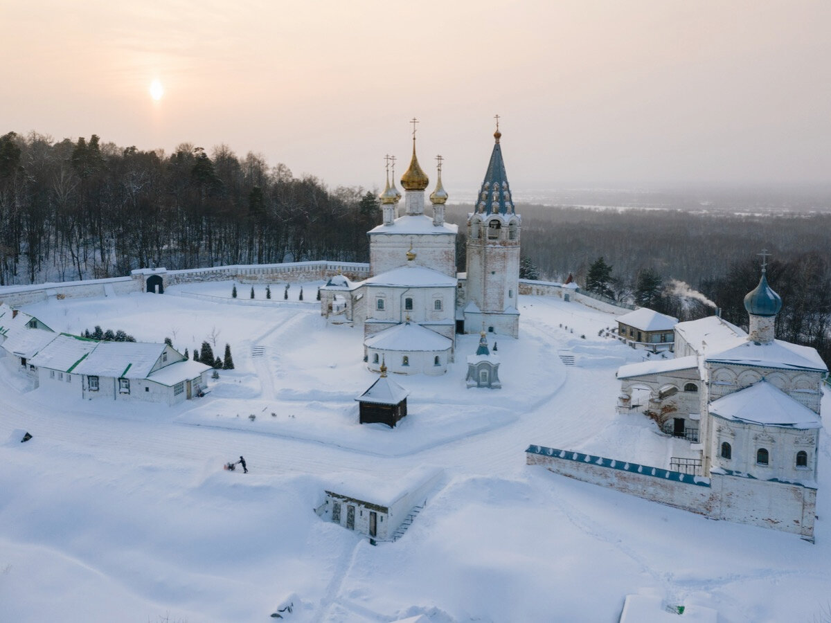 В 1920 году обитель закрыли, в зданиях поместили детский дом и склад.