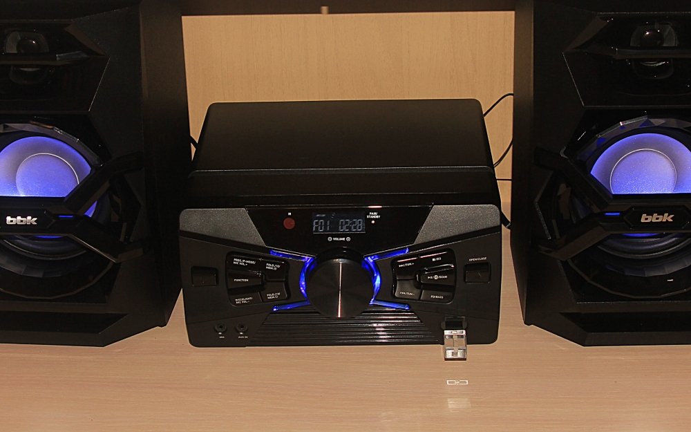 Музыкальный центр BBK AMS118BT