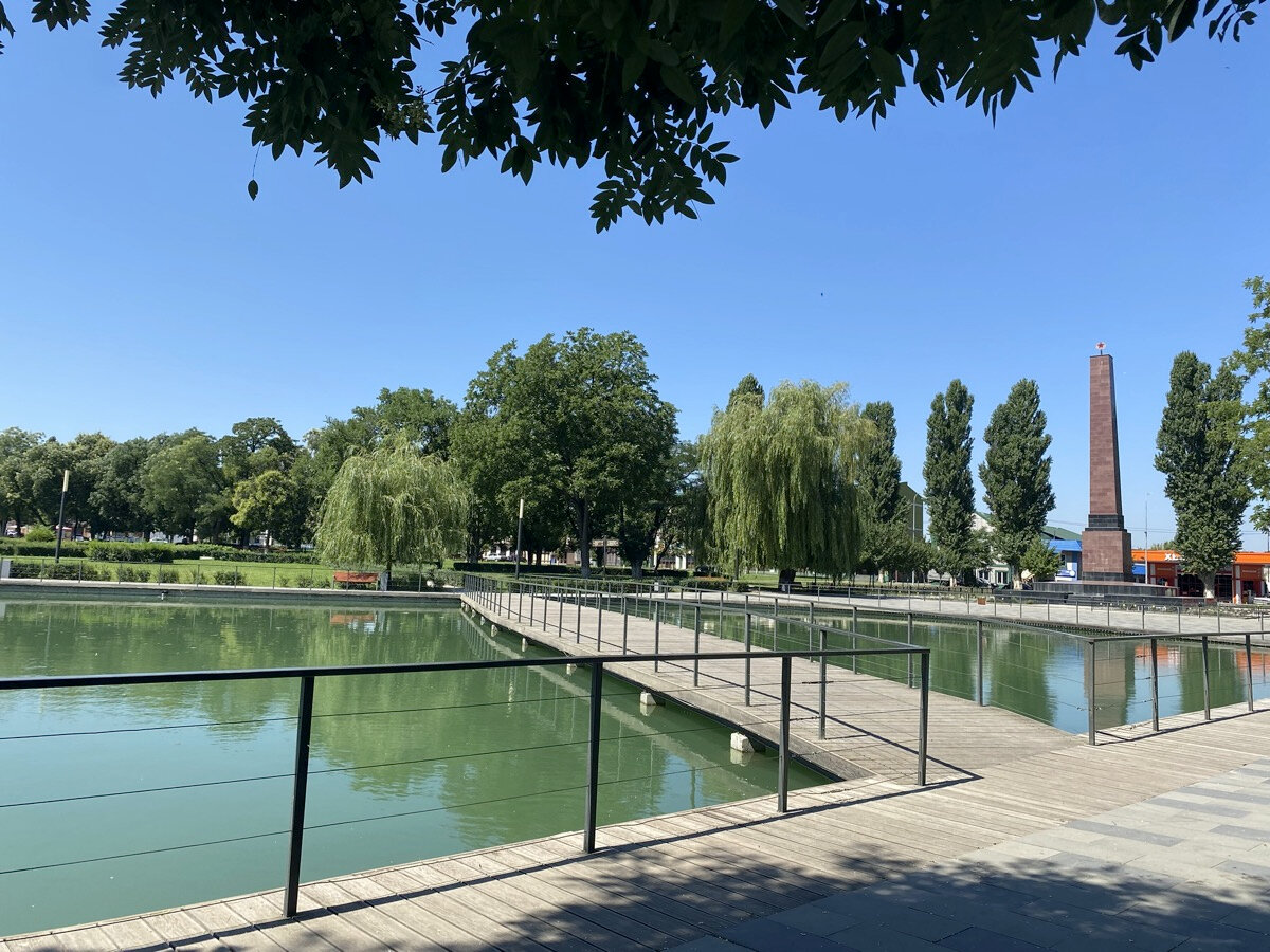 Парк имени Хусейна бен Талала большой, но указатели не дадут вам заблудиться