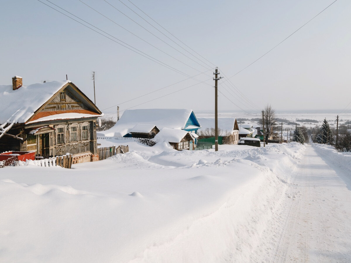 Деревня впечатляет не только архитектурой, но и рельефом.