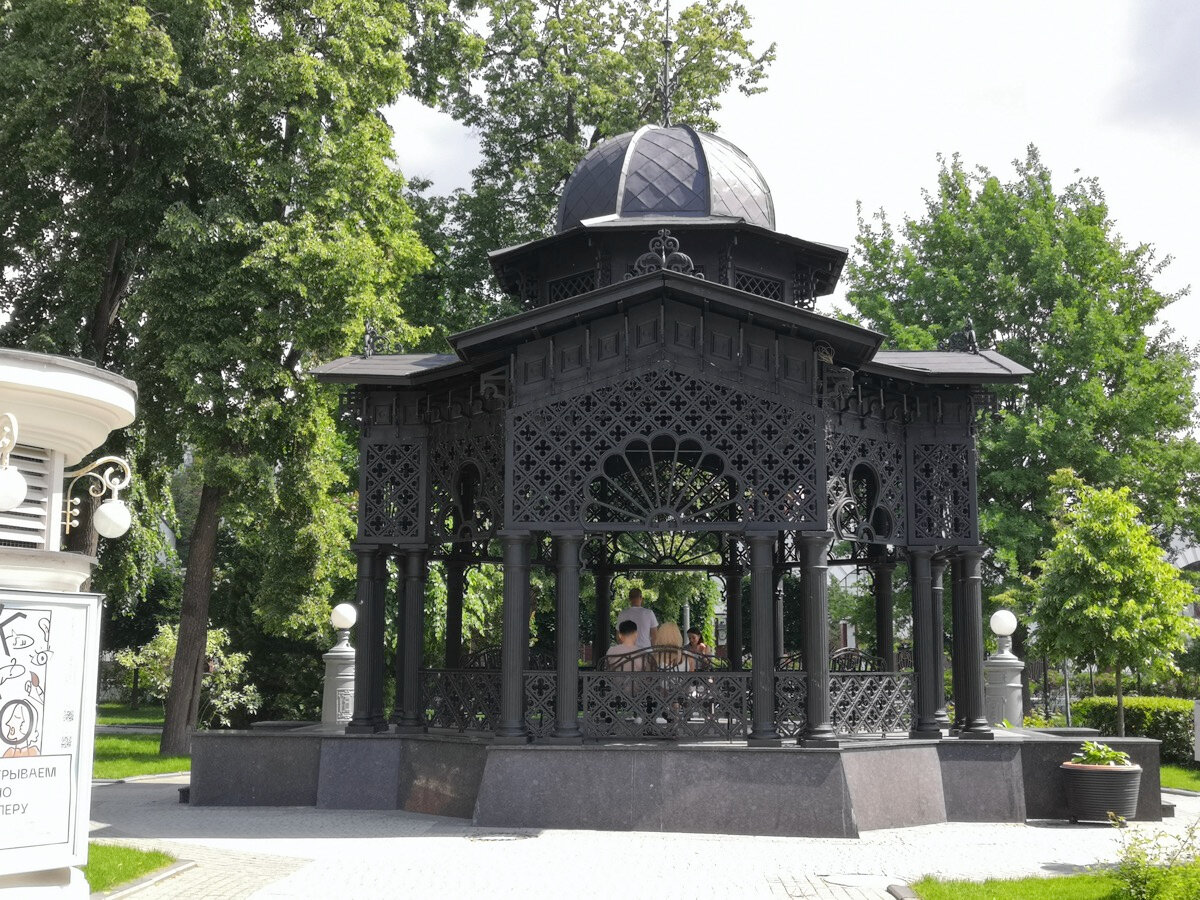 Ажурный Гарден-коттедж в стиле каслинского литья.