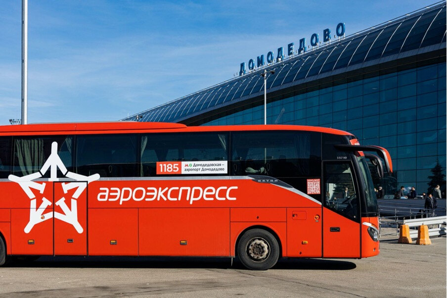 Так выглядит фирменный автобус «Аэроэкспресса».