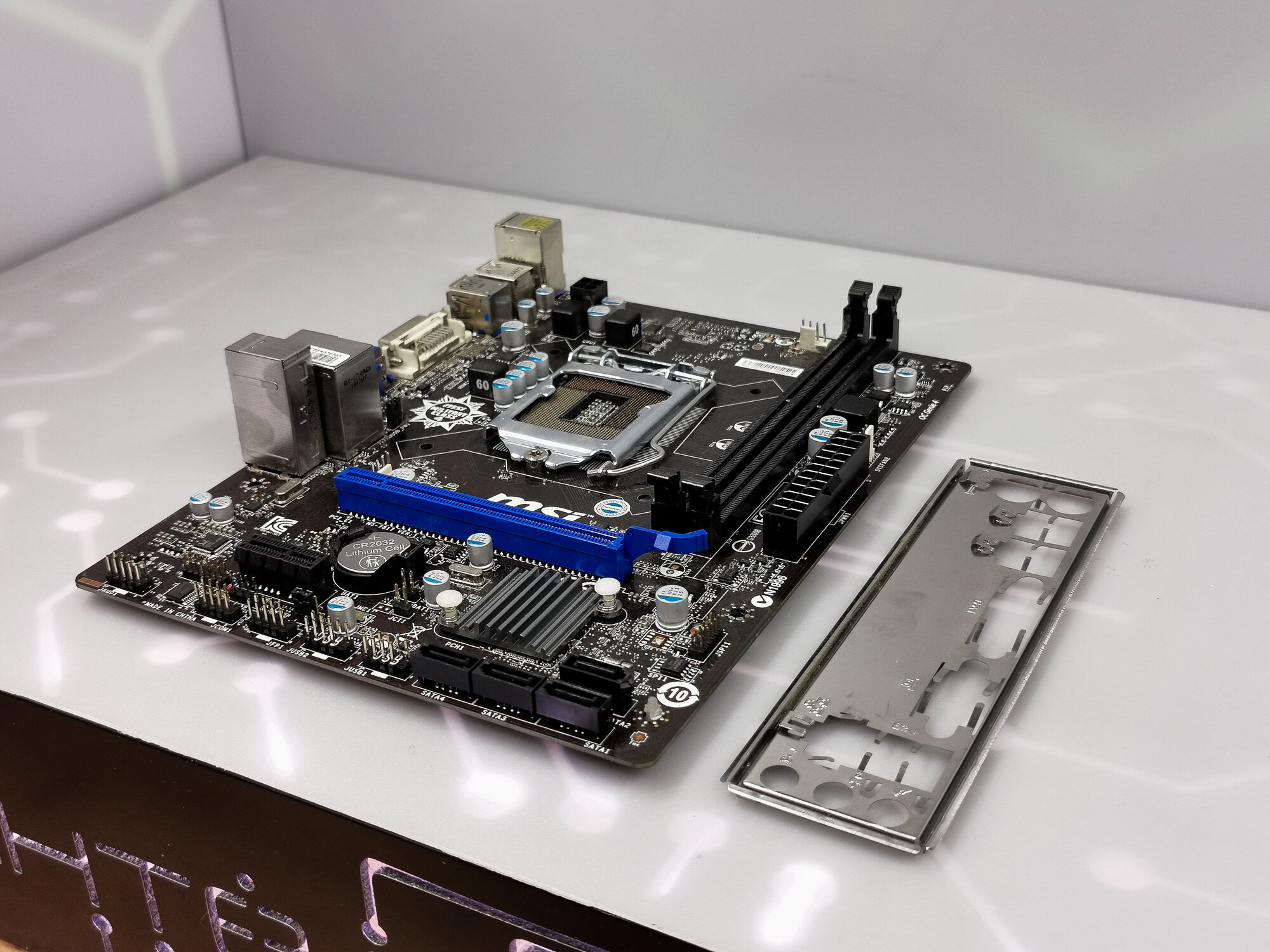 Материнская плата MSI H81M-P33 Socket LGA 1150 2 x DDR3 DIMM microATX DVI/VGA с планкой