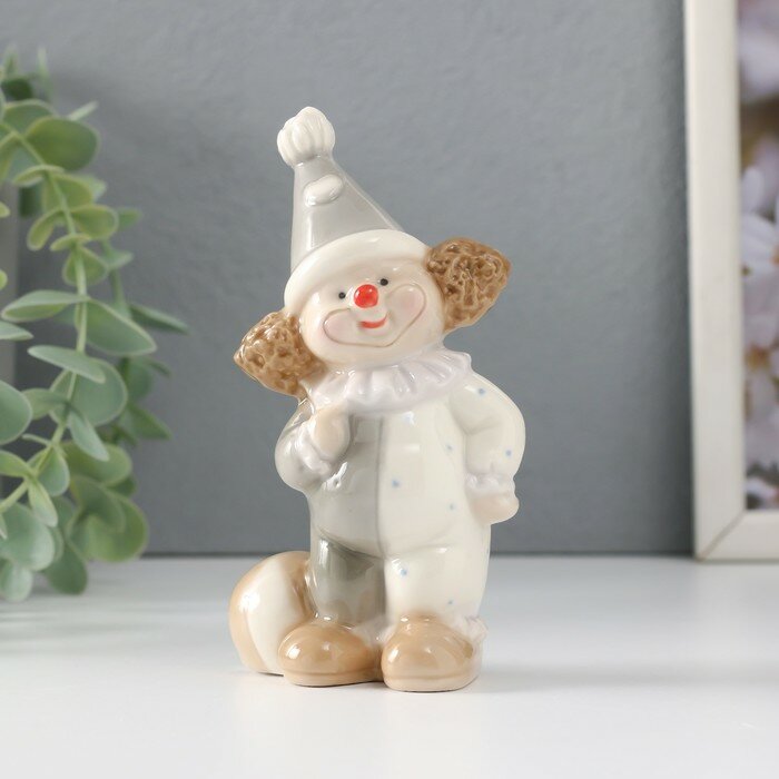 фото Сувенир керамика "Маленький клоун в колпаке, с мячом" 6х4х12 см