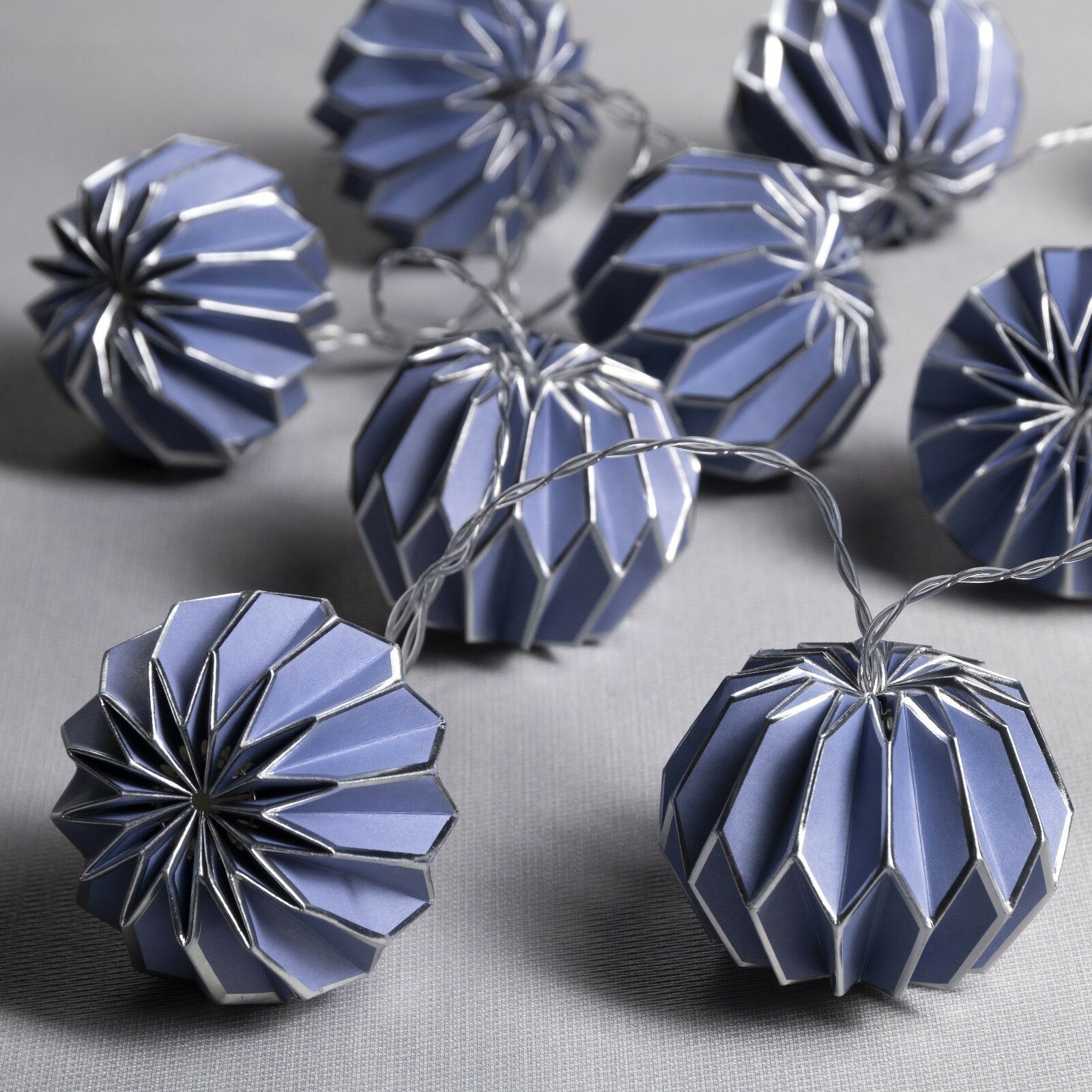 фото Гирлянда «Нить» 2 м с насадками «Синий фонарик», IP20, прозрачная нить, 10 LED, свечение тёплое белое, AAх2