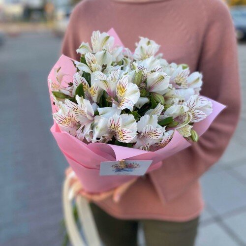 Букет живых цветов №30  альстромерии для девушки