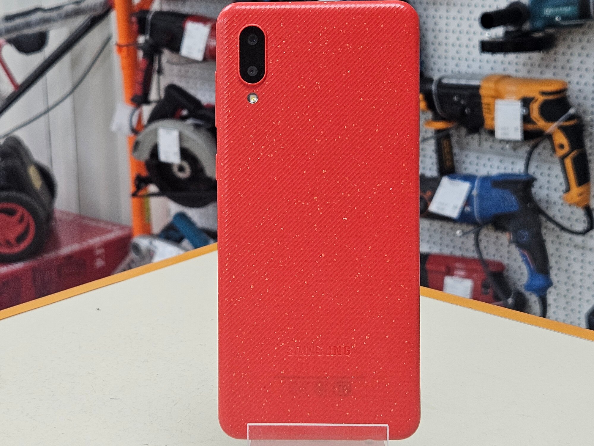 Смартфон Samsung Galaxy A02 2/32 ГБ RU, Dual nano SIM, красный, (Б/У), уценка