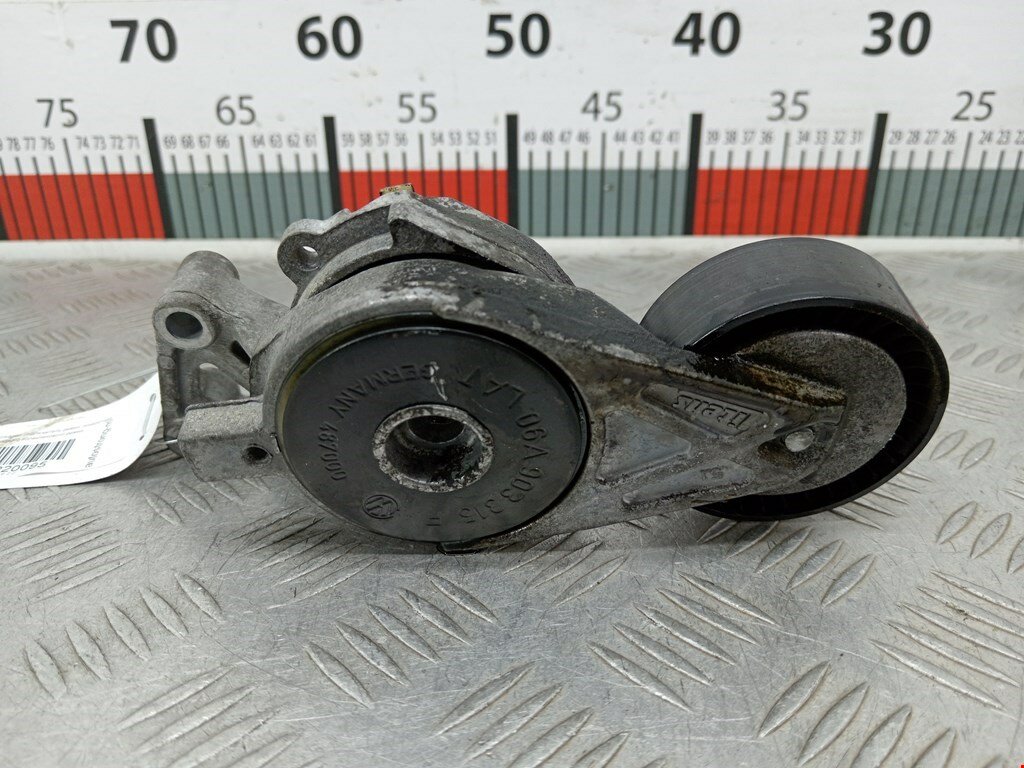 Натяжитель ремня генератора (приводного поликлинового ремня Volkswagen Golf 6 06A903315E арт. 2220095