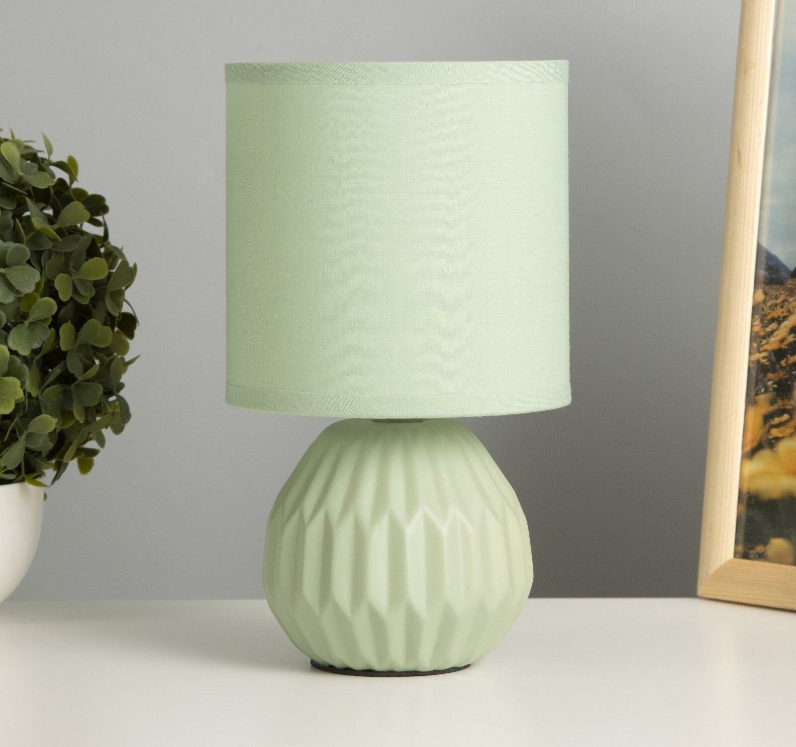 фото Настольная лампа Глори E14 40Вт Зеленый 23.5х13х13 см