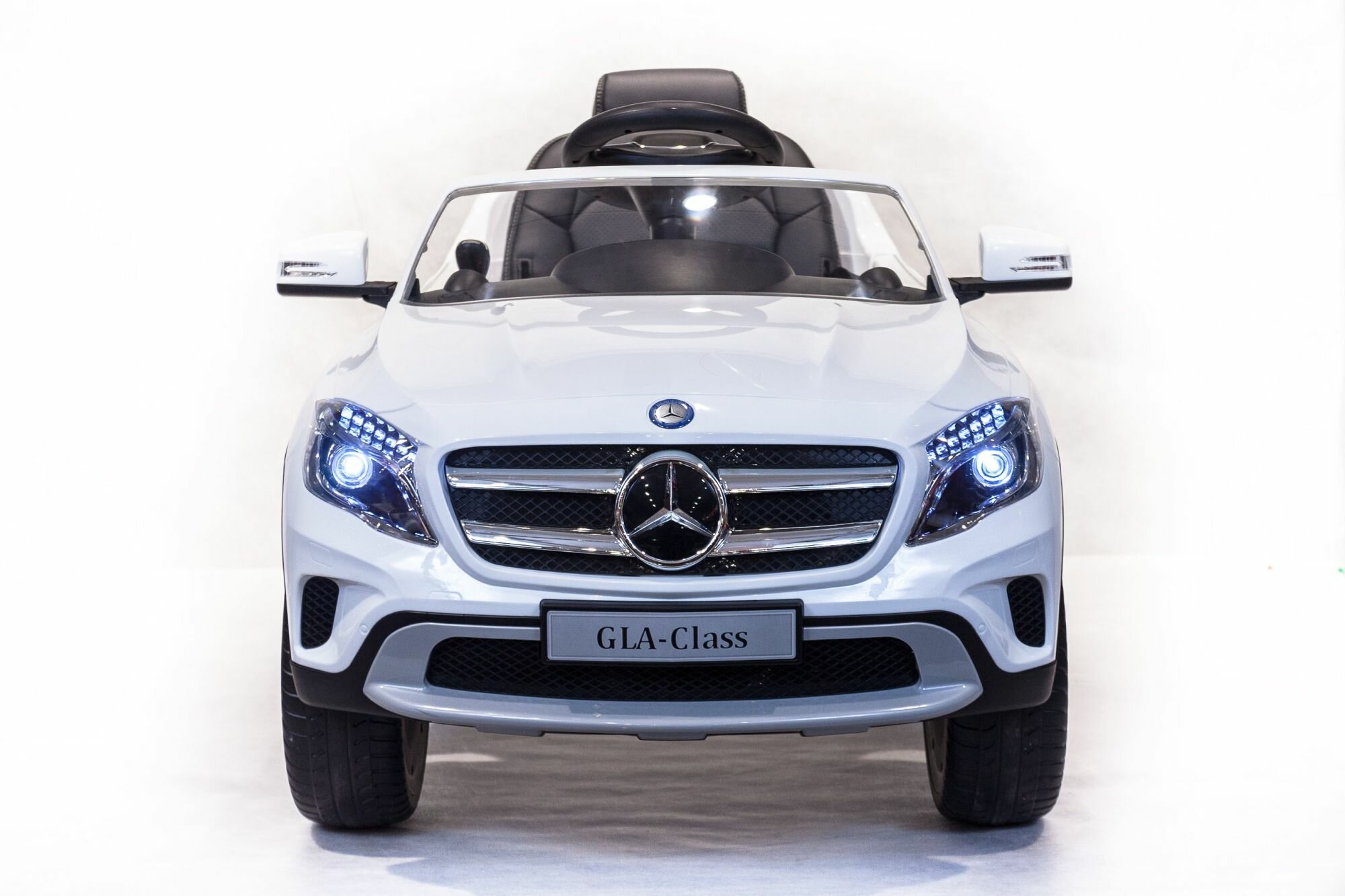 TOYLAND Электромобиль Mercedes-Benz GLA (белый)