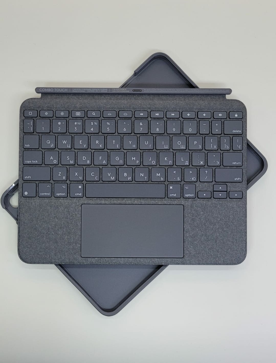 Клавиатура Logitech Combo Touch для iPad Pro 12.9 5/6 поколений Русский шрифт