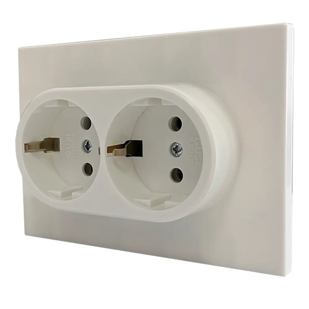 фото Розетка двойная встраиваемая Gusi Electric с заземлением со шторкой цвет жемчуг