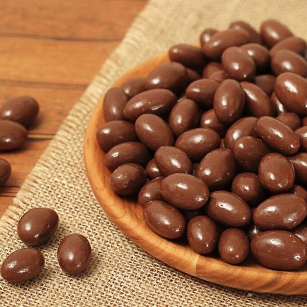 Lotte Миндаль в шоколаде Lotte Almond choco balls 70 г - фотография № 2