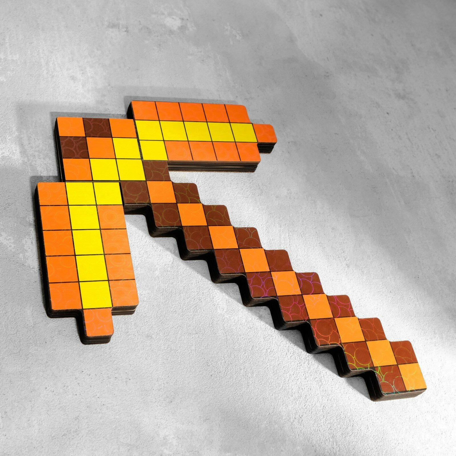 фото Сувенир деревянный "Кирка", 22х29х1,2 см, пиксельный, золотой