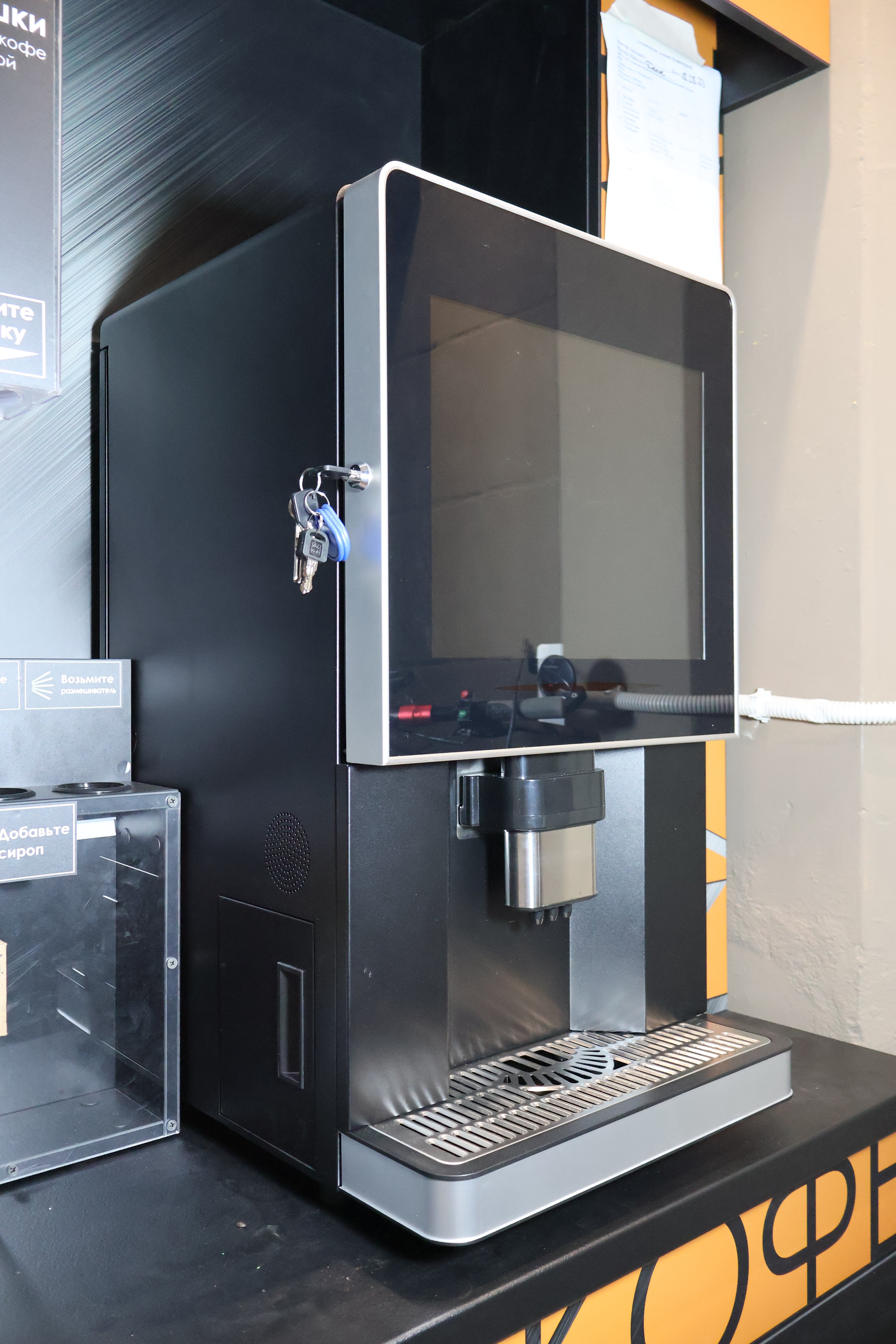 Кофейный автомат LV307 с мебелью, в базовой комплектации, в дизайне Space Owl - фотография № 4
