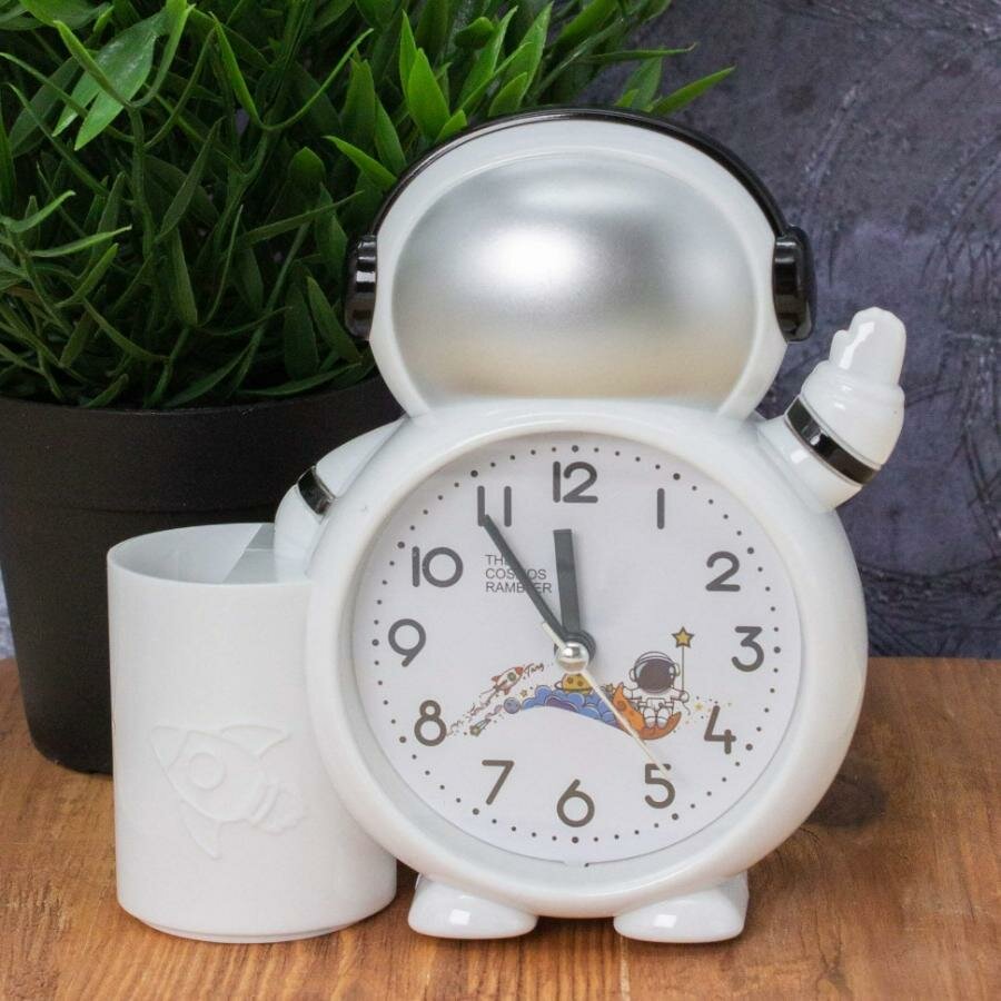 Часы будильник ILikeGift с подставкой для канцелярии Astronaut white 7061