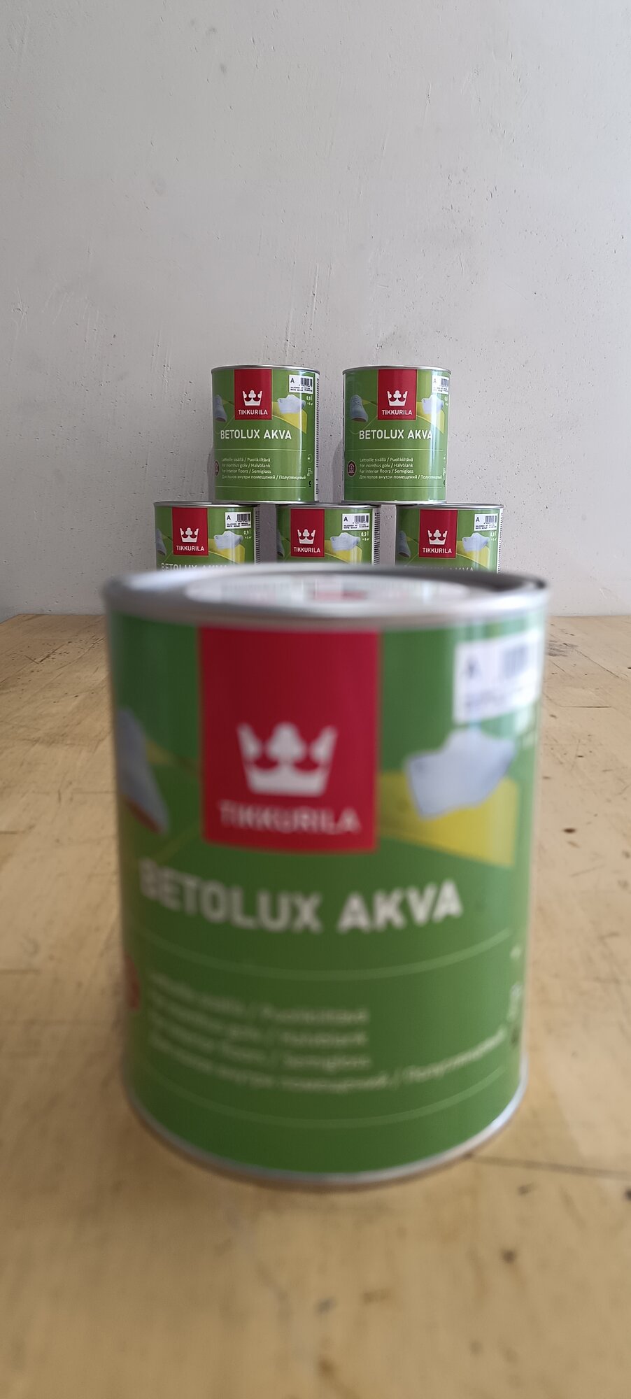 фото Краска полиуретановая Tikkurila Betolux Akva полуглянцевая белый 0,9л