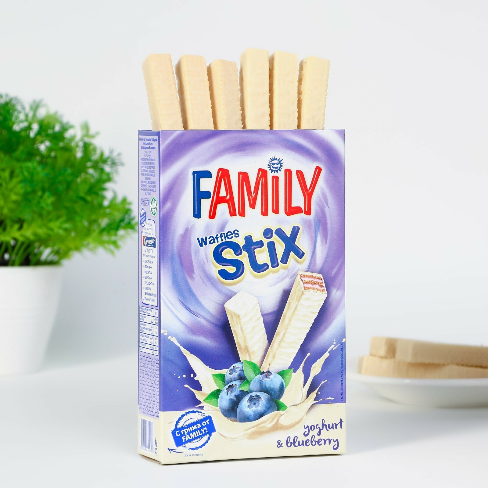 Вафельные палочки FAMILY STIX с черничным йогуртом в шоколаде, 155 г - фотография № 1