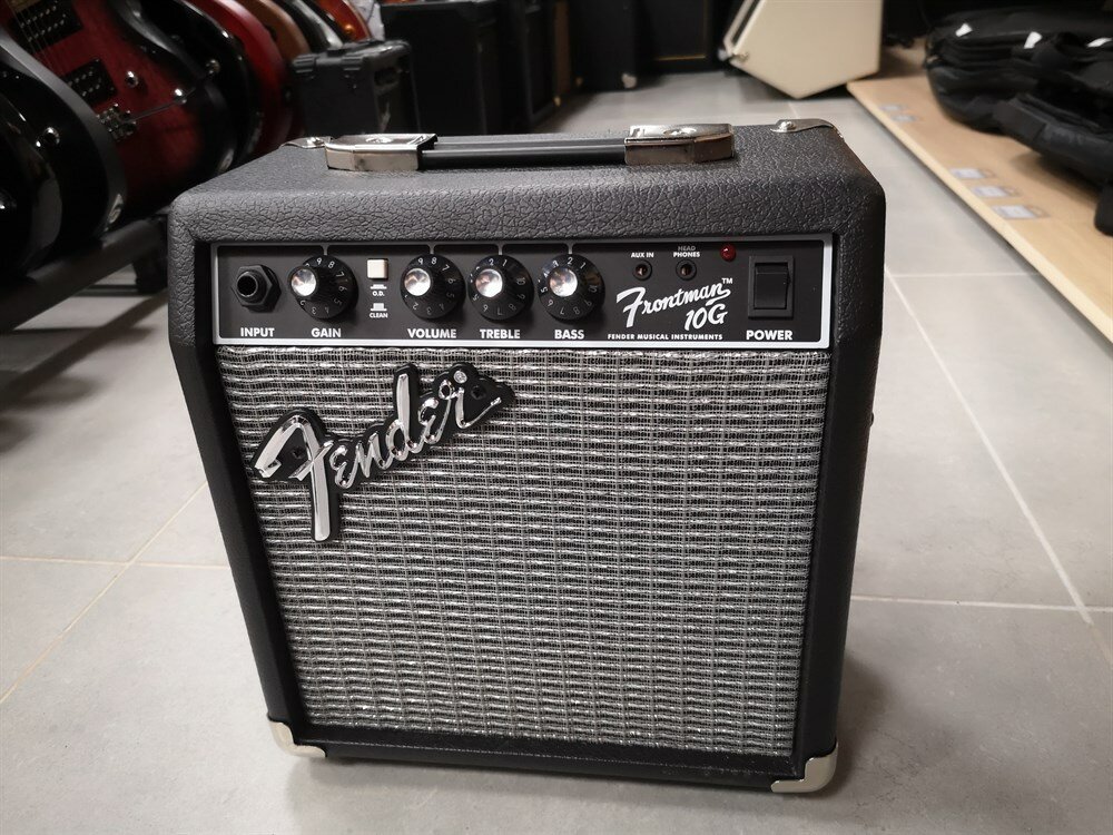 Гитарный комбоусилитель Fender - фото №2