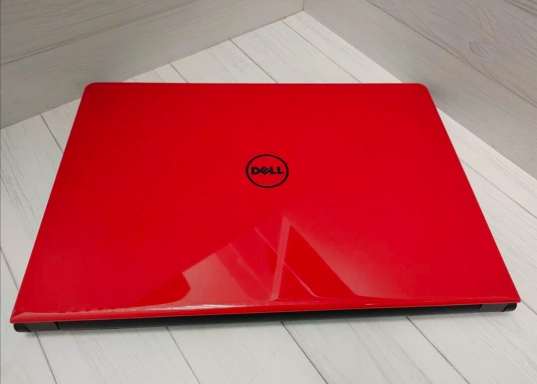 ノートパソコン　DELL Inspiron 15 5000シリーズ　レッド ノートパソコン DELL Inspiron 15 5000シリーズ レッド