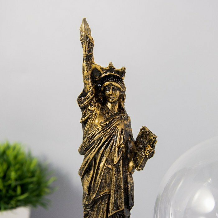 Плазменый шар "Статуя свободы" золото 14х10х16 см - фотография № 7