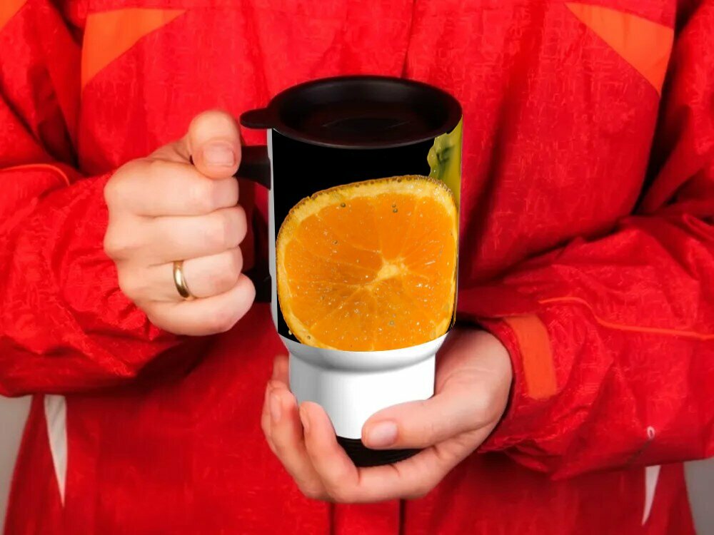Тремокружка для авто с принтом "Апельсиновый сок, долька апельсина, кусочки апельсина" 0.5 л.
