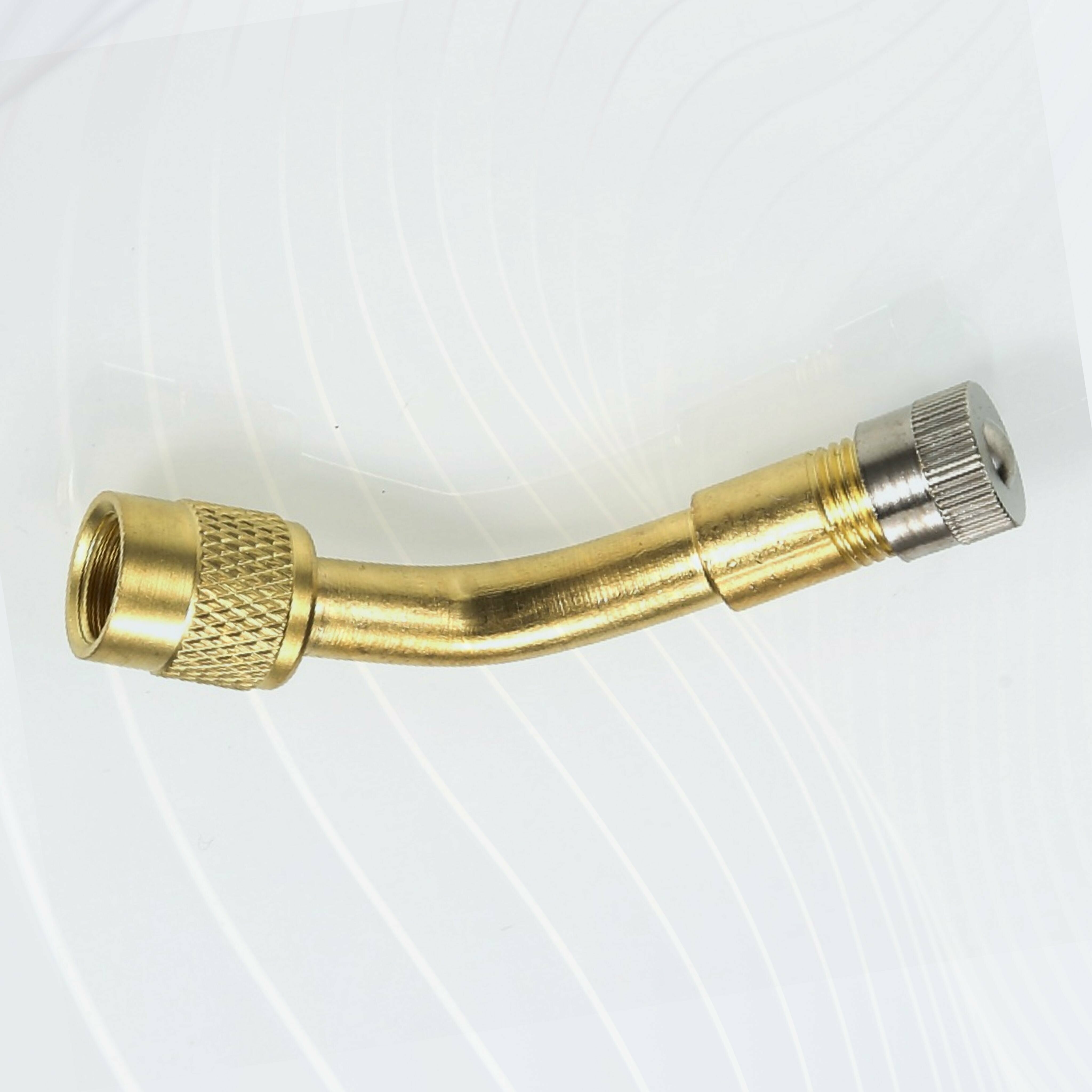Изогнутый переходник - удлинитель вентиля для накачки колес с обратным клапаном (135 градусов)