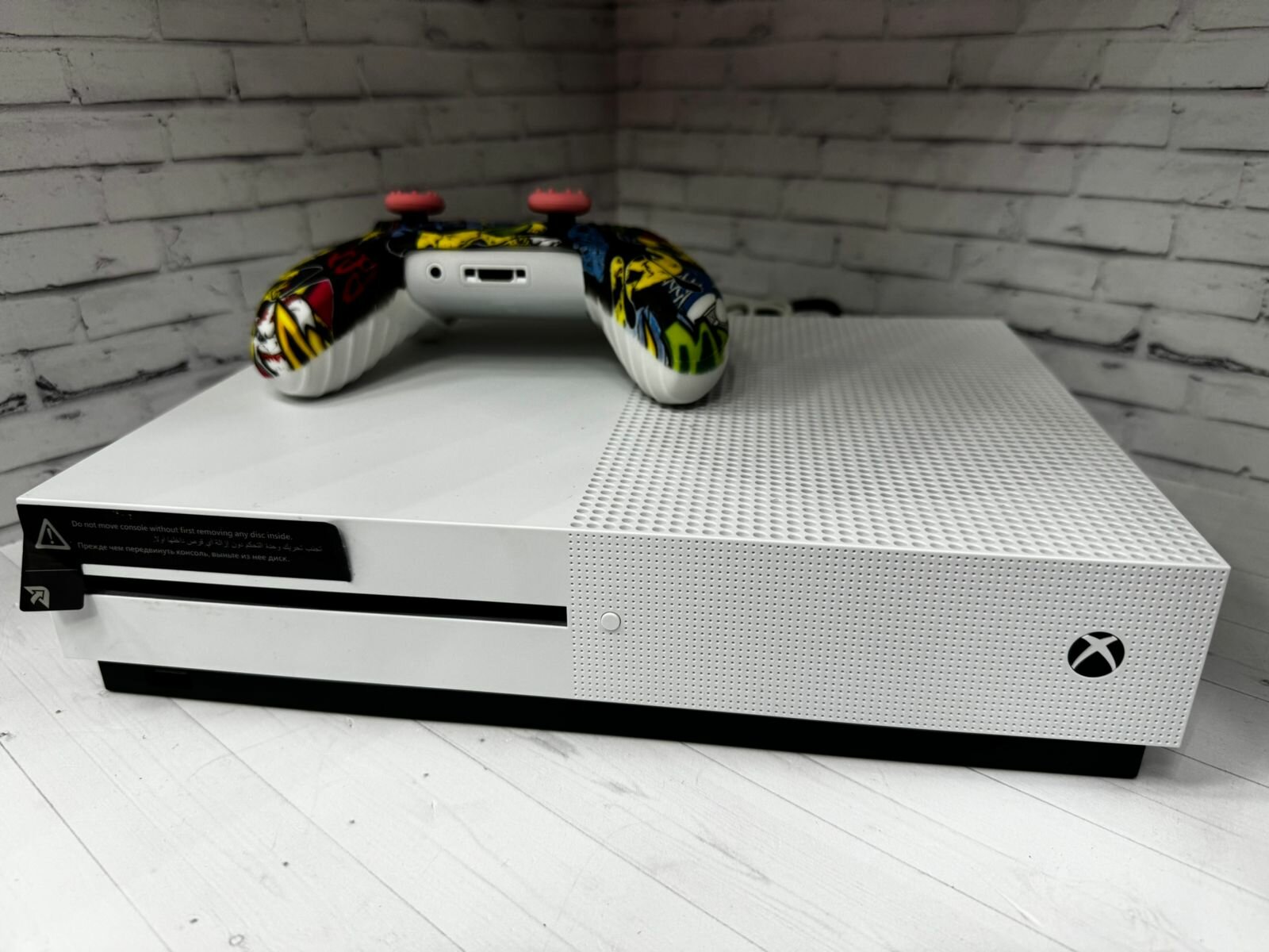 Игровая приставка Microsoft Xbox One S 500 ГБ HDD, без игр, белый