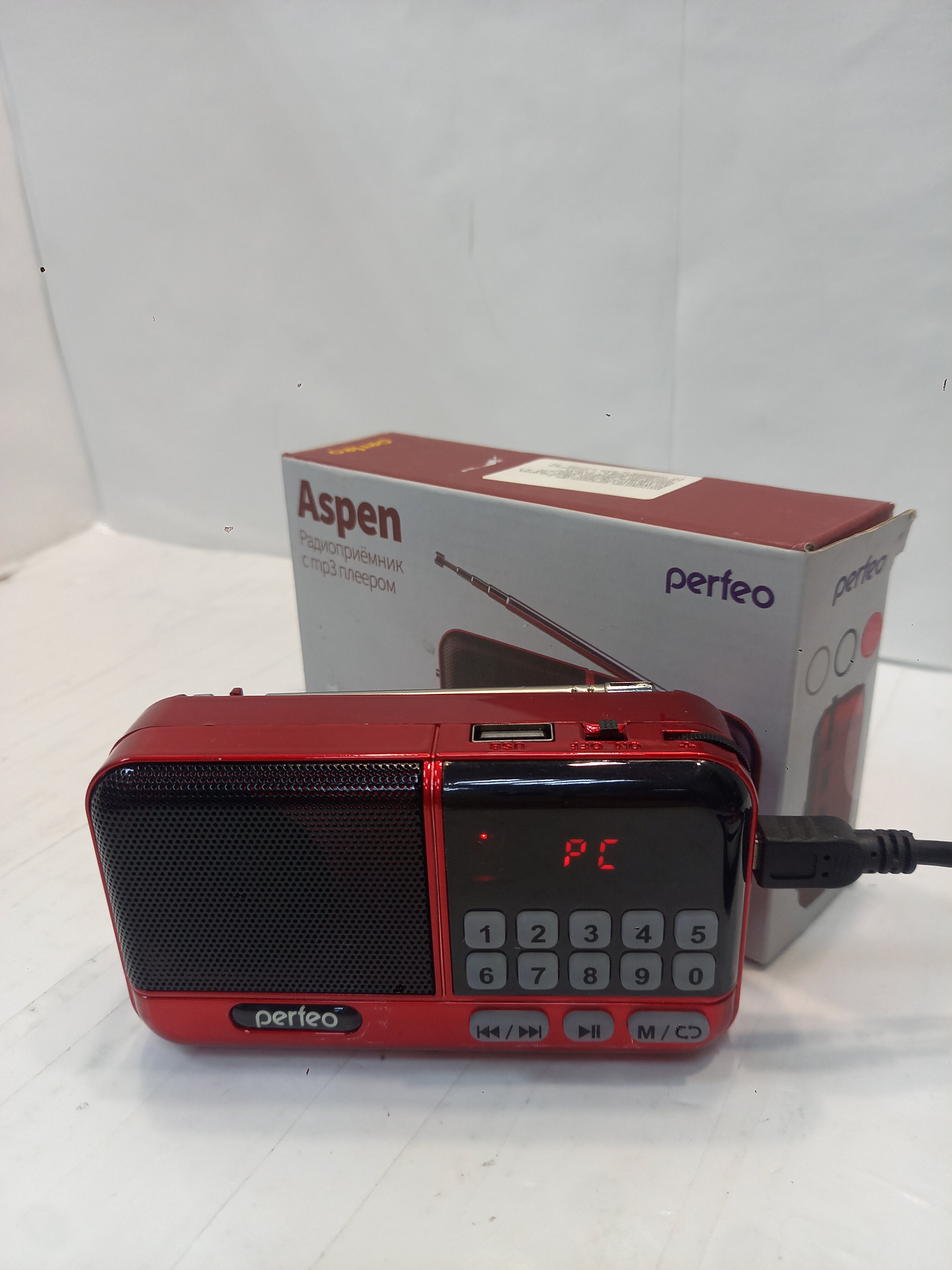 Радиоприемник Perfeo ASPEN, FM 87.5-108 МГц, MP3, USB, microSD, Li-ion 1200 мАч, красный