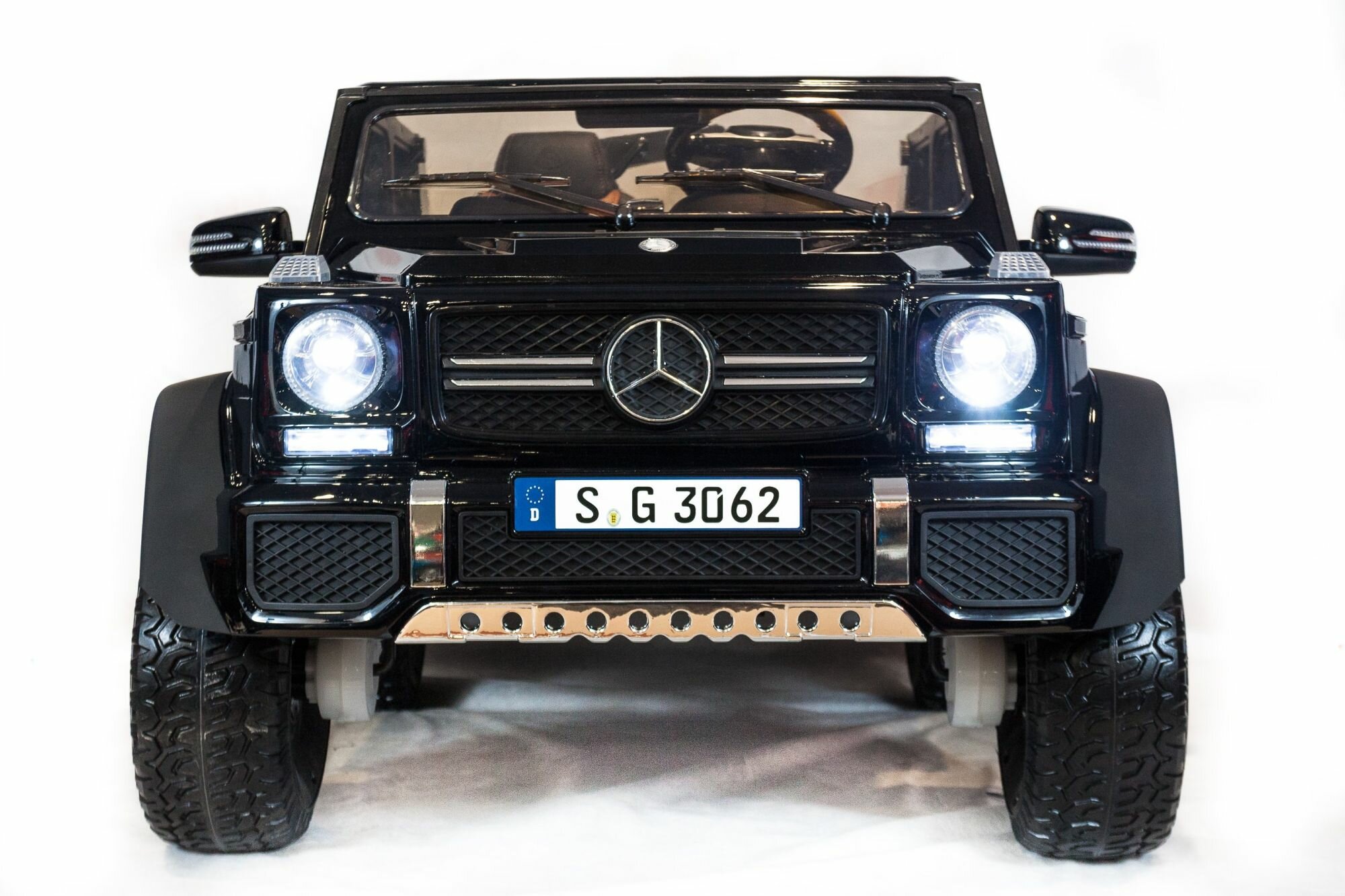 TOYLAND Электромобиль Mercedes-Benz Maybach G650 AMG 4x4 (чёрный краска)