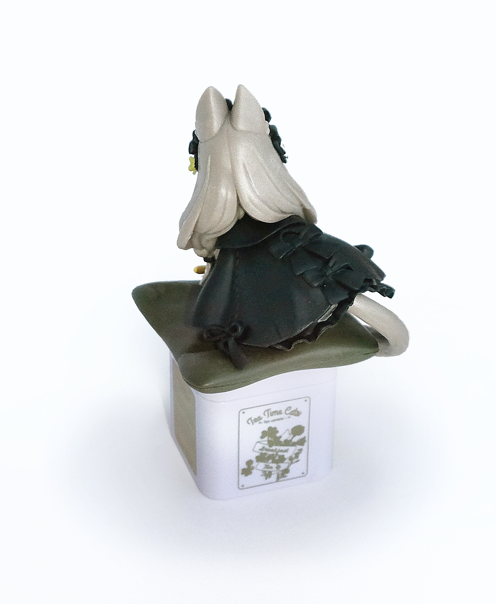 Фигурка Чайная кошечка из аниме "Kageboshi Tabby" с пчелкой. 17 см
