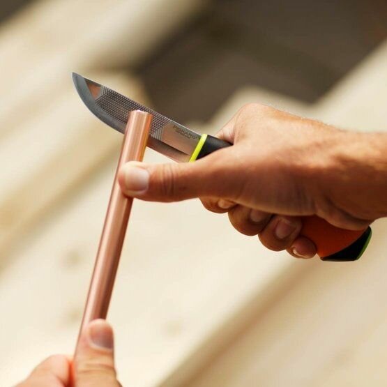 Нож для тяжелых работ с точилкой Fiskars - фото №2