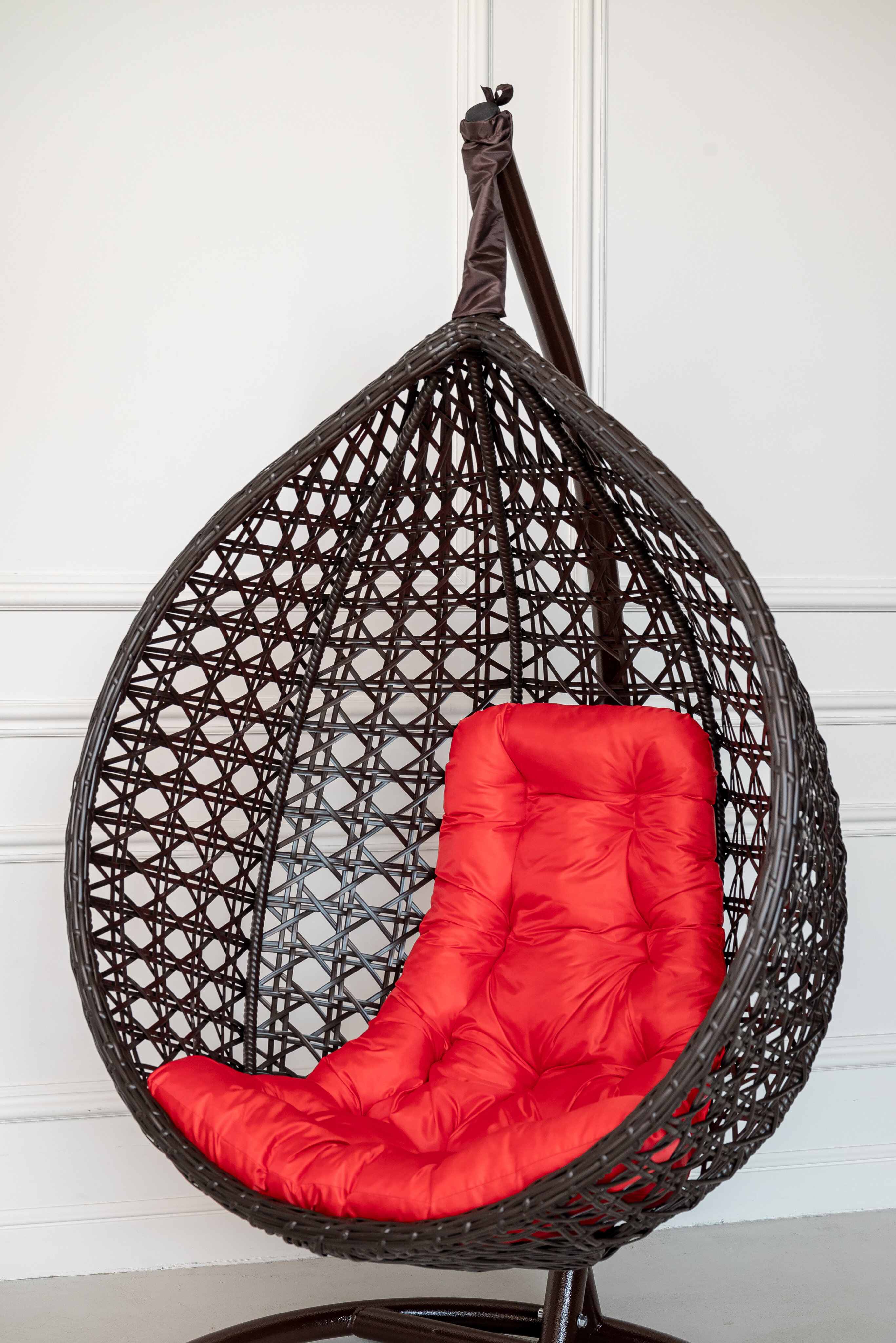Подвесное кресло STULER Ромбики Венге, Красная подушка - фотография № 4
