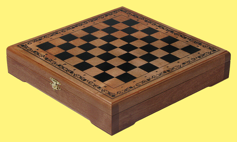 Шахматная доска в форме ларца Александрия тёмная (клетка 2,5 см)