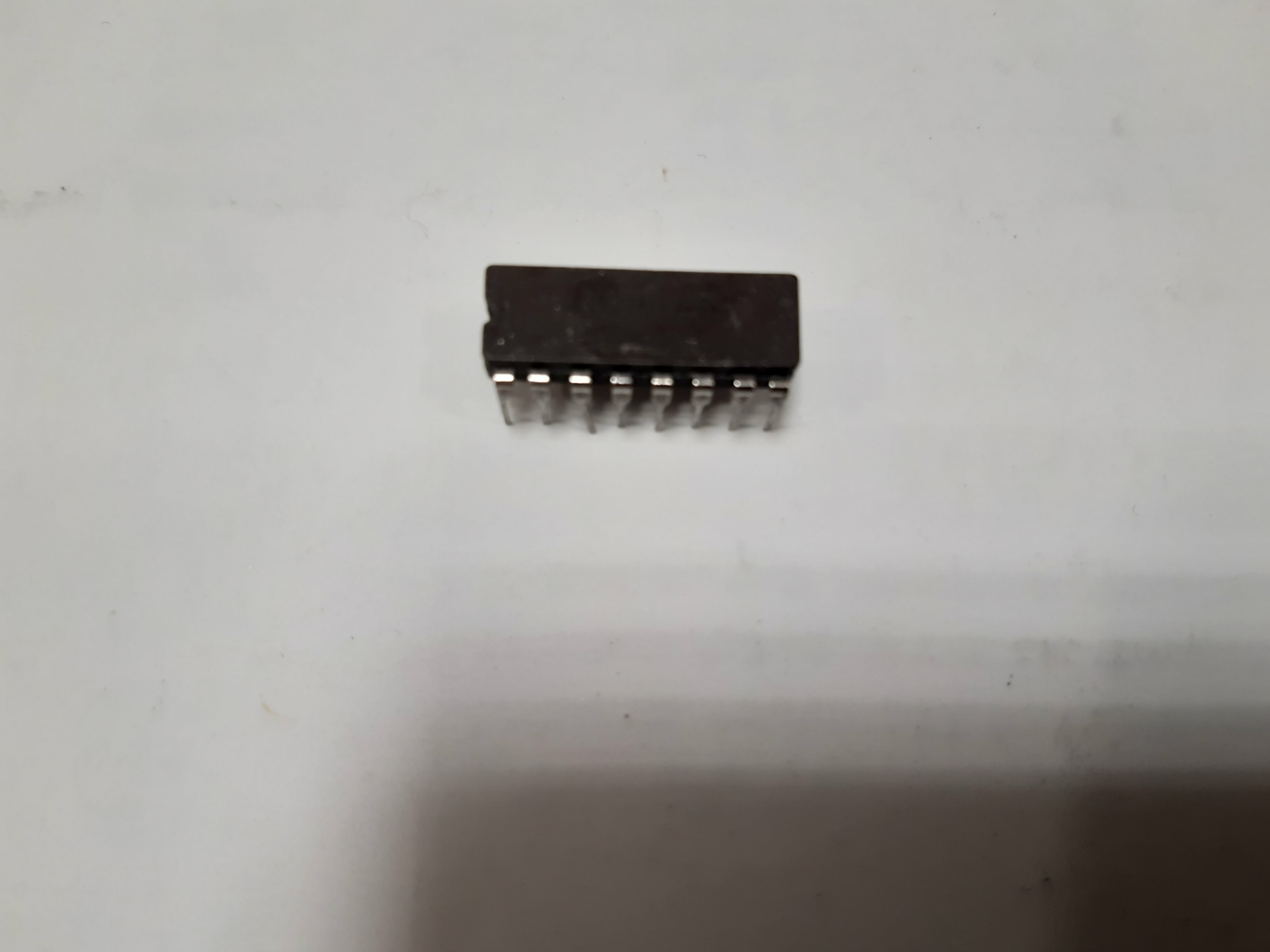 Микросхема К1401УД3 1992г) (упаковка 5 штук)