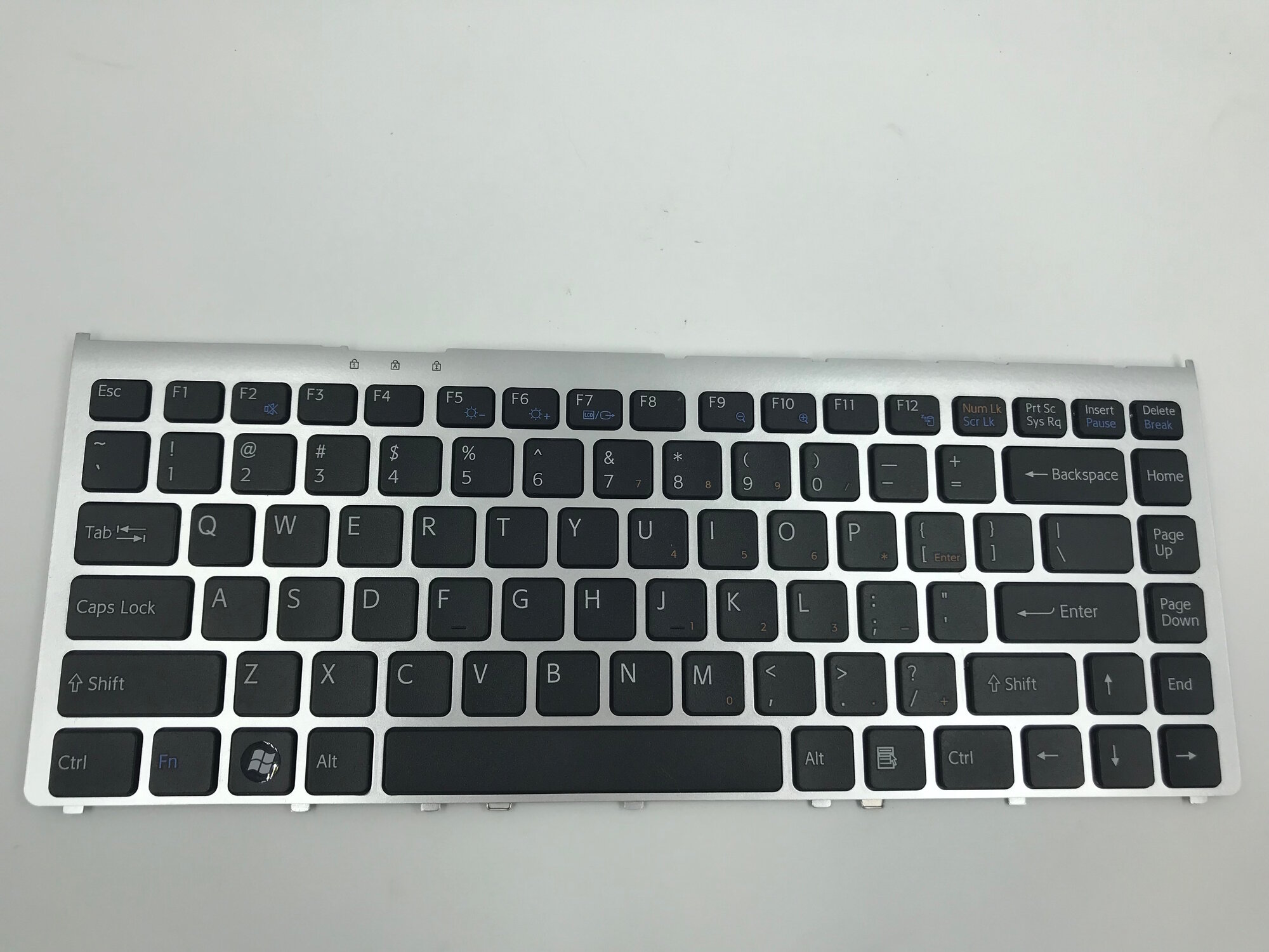 Клавиатура для ноутбука Sony VGN-FW не русифицирована черная с серебристой рамкой
