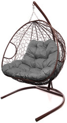 Подвесное кресло M-group для двоих с ротангом коричневое серая подушка