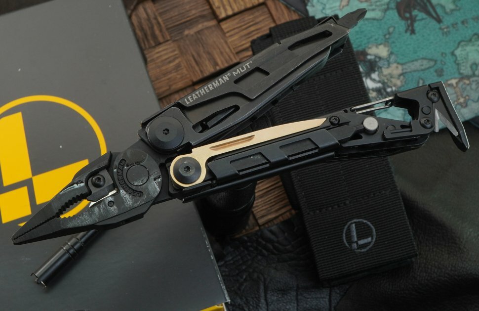 Мультиинструмент Leatherman MUT Black