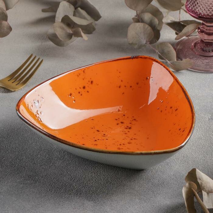 фото Салатник керамический треугольный «Созвездие», 18×4,2 см, цвет оранжевый