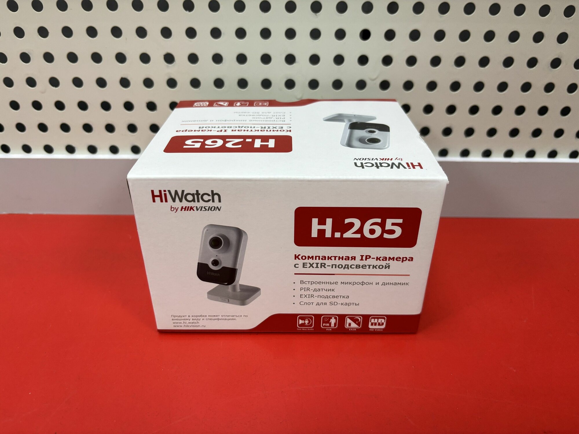 DS-I214W(С)(2.0 mm) Hiwatch. 2Мп IP-видеокамера с EXIR-подсветкой до 10 м, Wi-Fi, микрофоном и динамиком