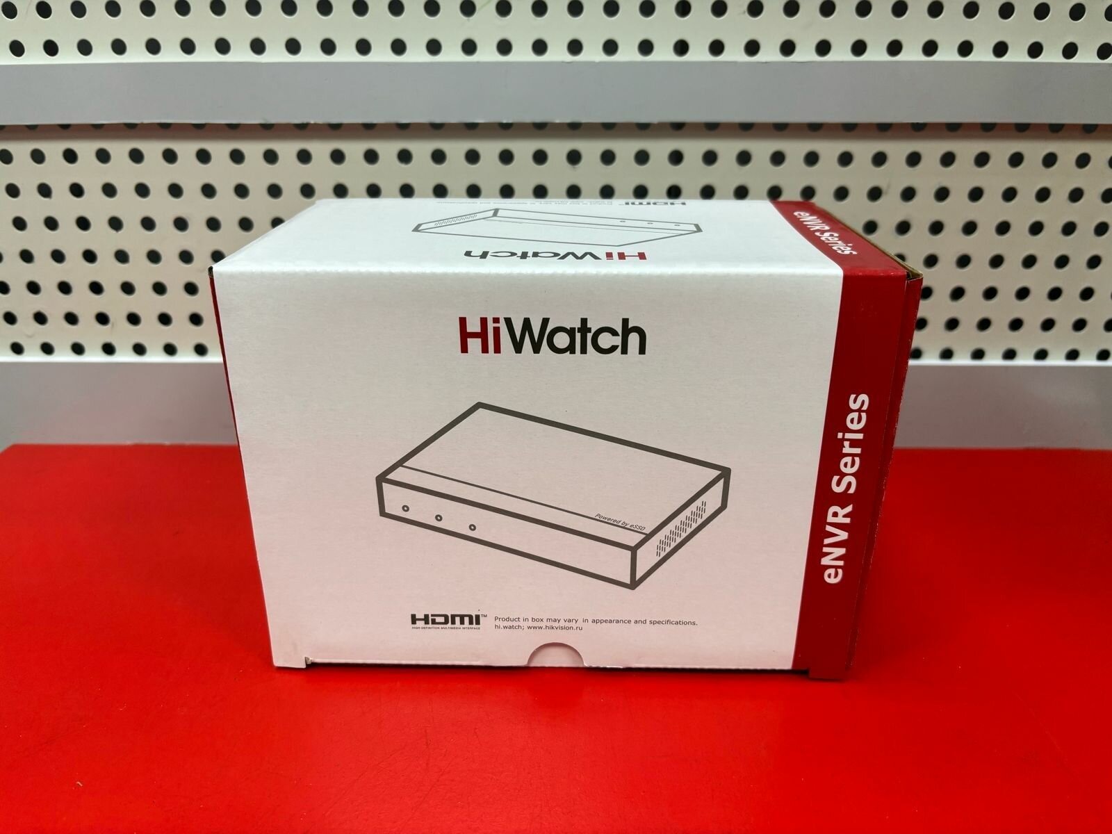 Hiwatch DS-N204EP(1TB). 4-х канальный IP-регистратор c 4-мя PoE интерфейсами