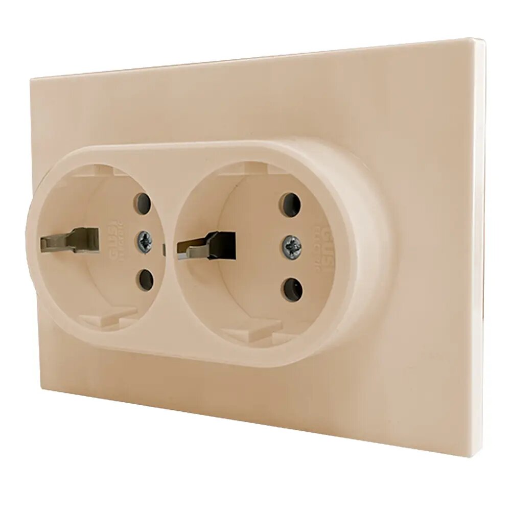 фото Розетка двойная встраиваемая Gusi Electric с заземлением со шторкой цвет бежевый