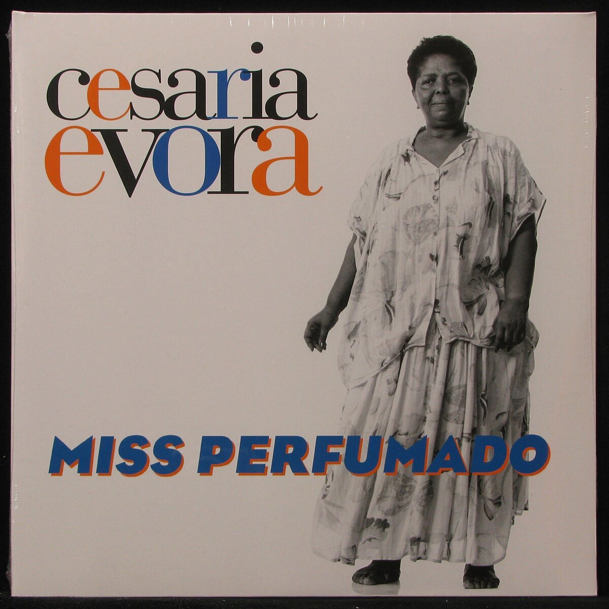 Sony Music Cesaria Evora. Miss Perfumado (2 виниловые пластинки) - фото №1