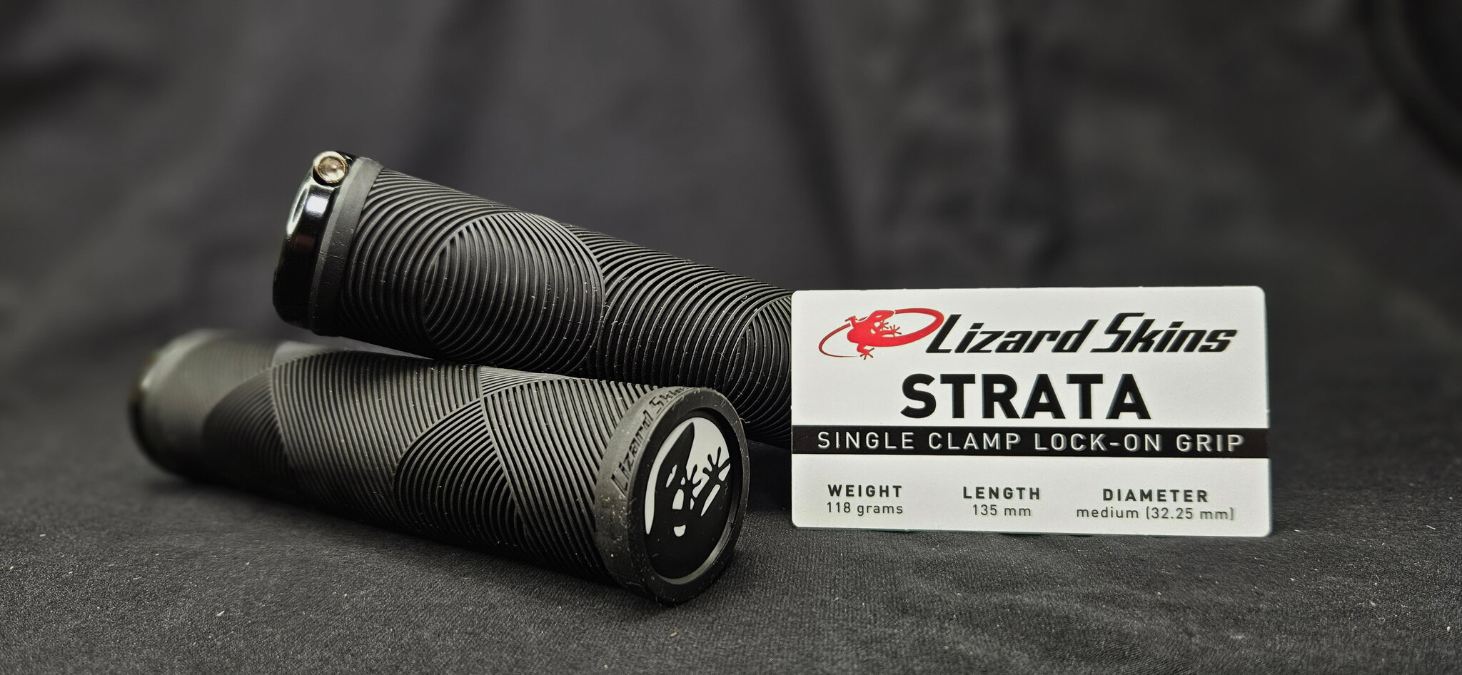 Грипсы (ручки) для руля велосипеда Lizard Skins Strata, LOCK-ON, толщина 32,25 мм, черные (Jet Black)