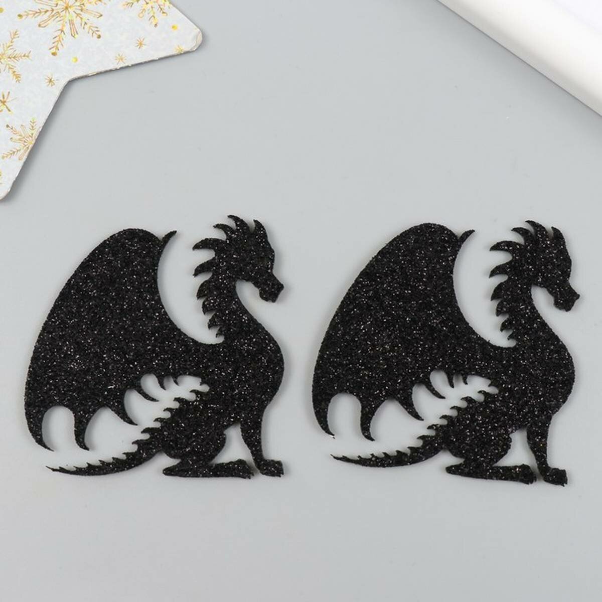 фото Декорация для праздника - Дракон, на клеевой основе, черный, с глиттером, 6х6 см, 2 шт