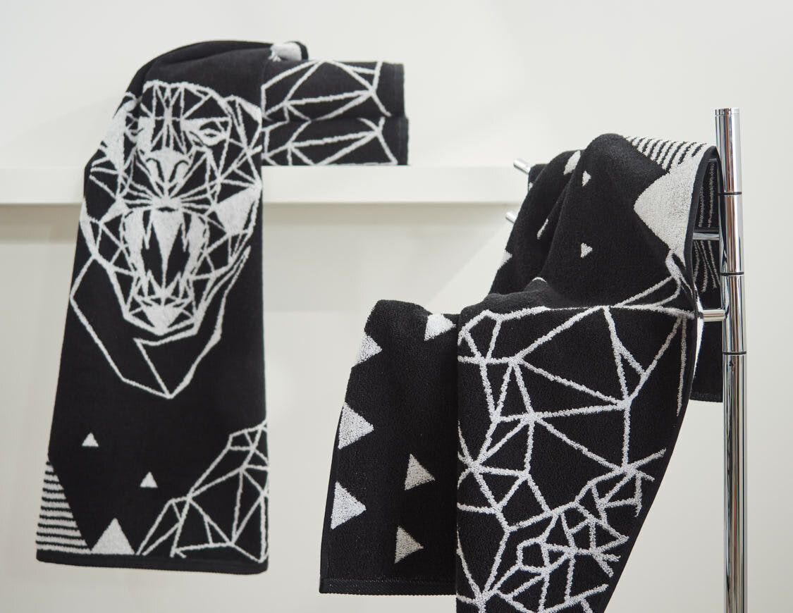 фото Набор махровых полотенец (50х90, 70х140), Волчица, коробка подарочная, Guten Morgen